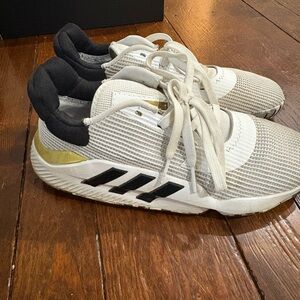 Adidas Bounce Sneakers